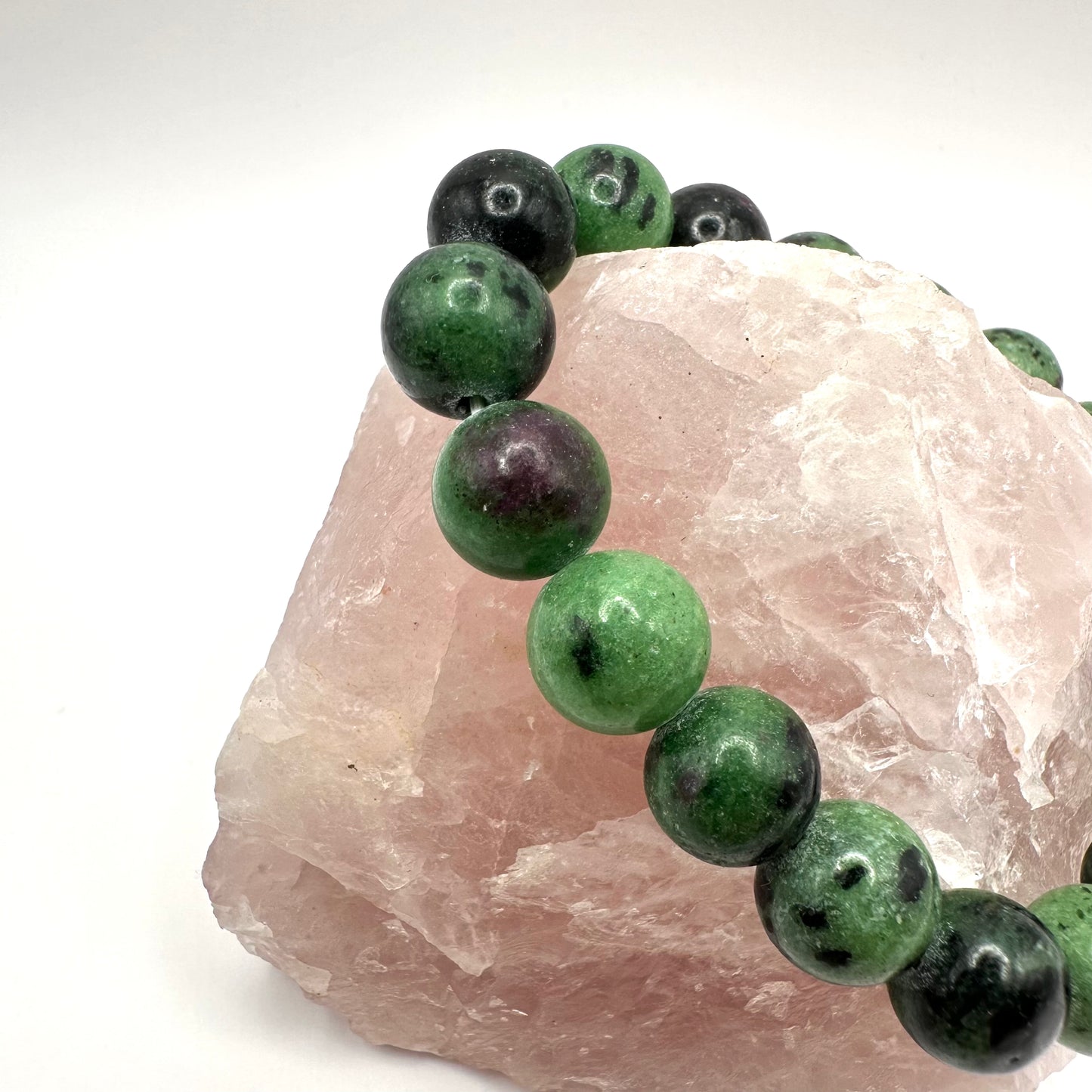 Energetisches Armband aus Rubin-Zoisit (Kugel 8 mm)