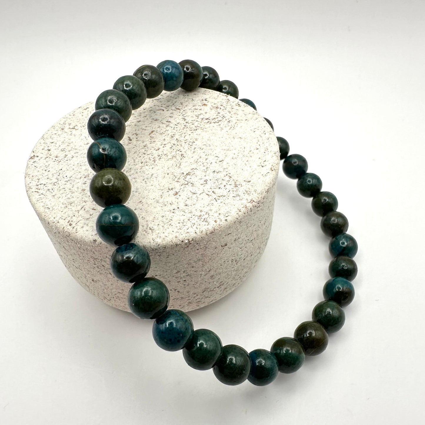 Stilvolles Armband aus grünem Jaspis (Kugel 8 mm)