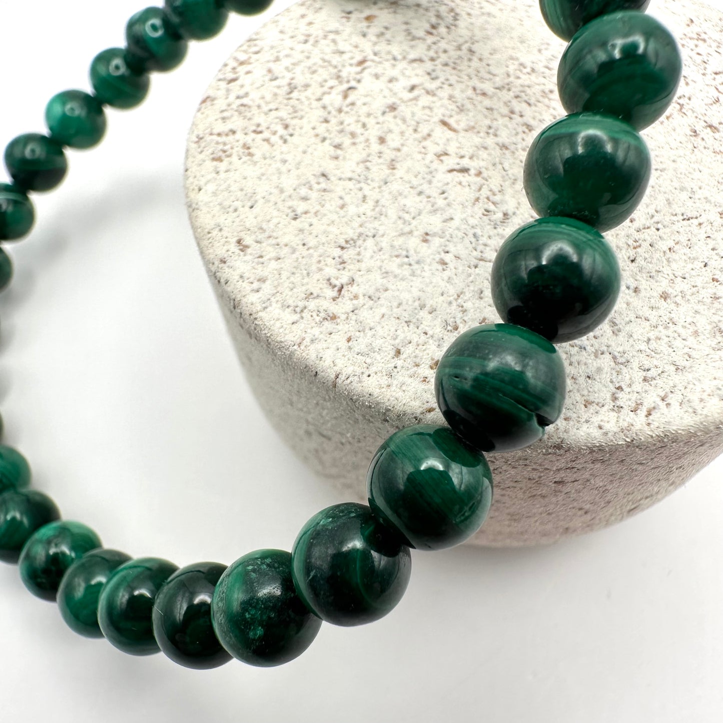 Tiefgrünes Armband aus Malachit (Kugel 8 mm)