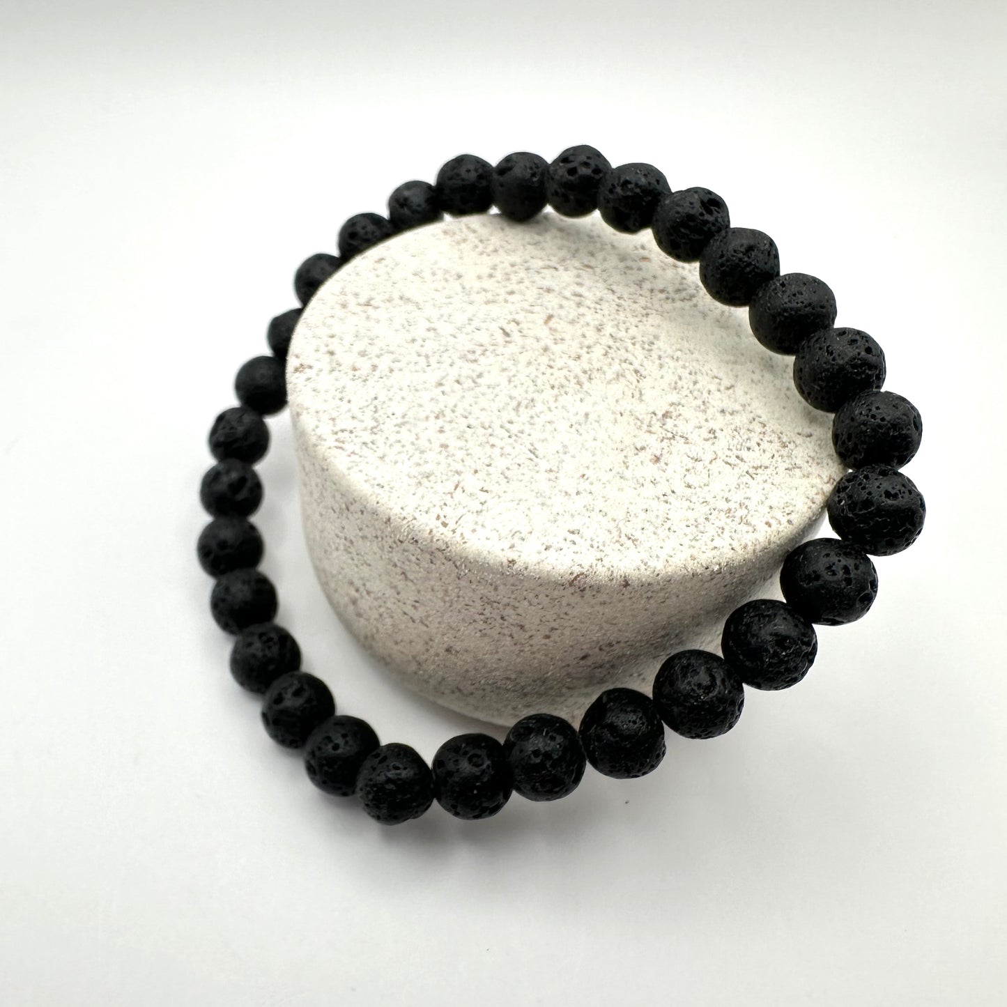 Dezentes Armband aus echtem Lavastein (Kugel 6 mm)