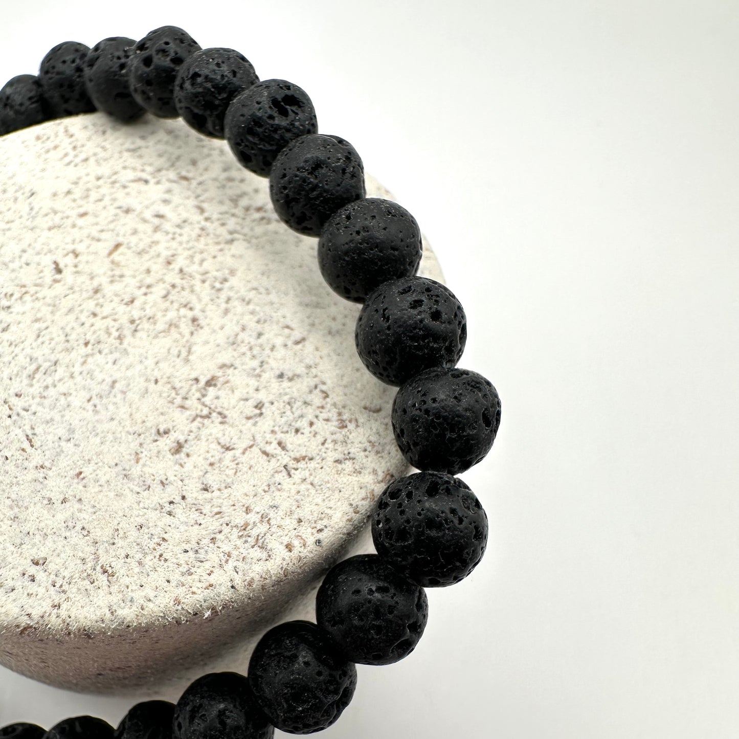 Dezentes Armband aus echtem Lavastein (Kugel 6 mm)