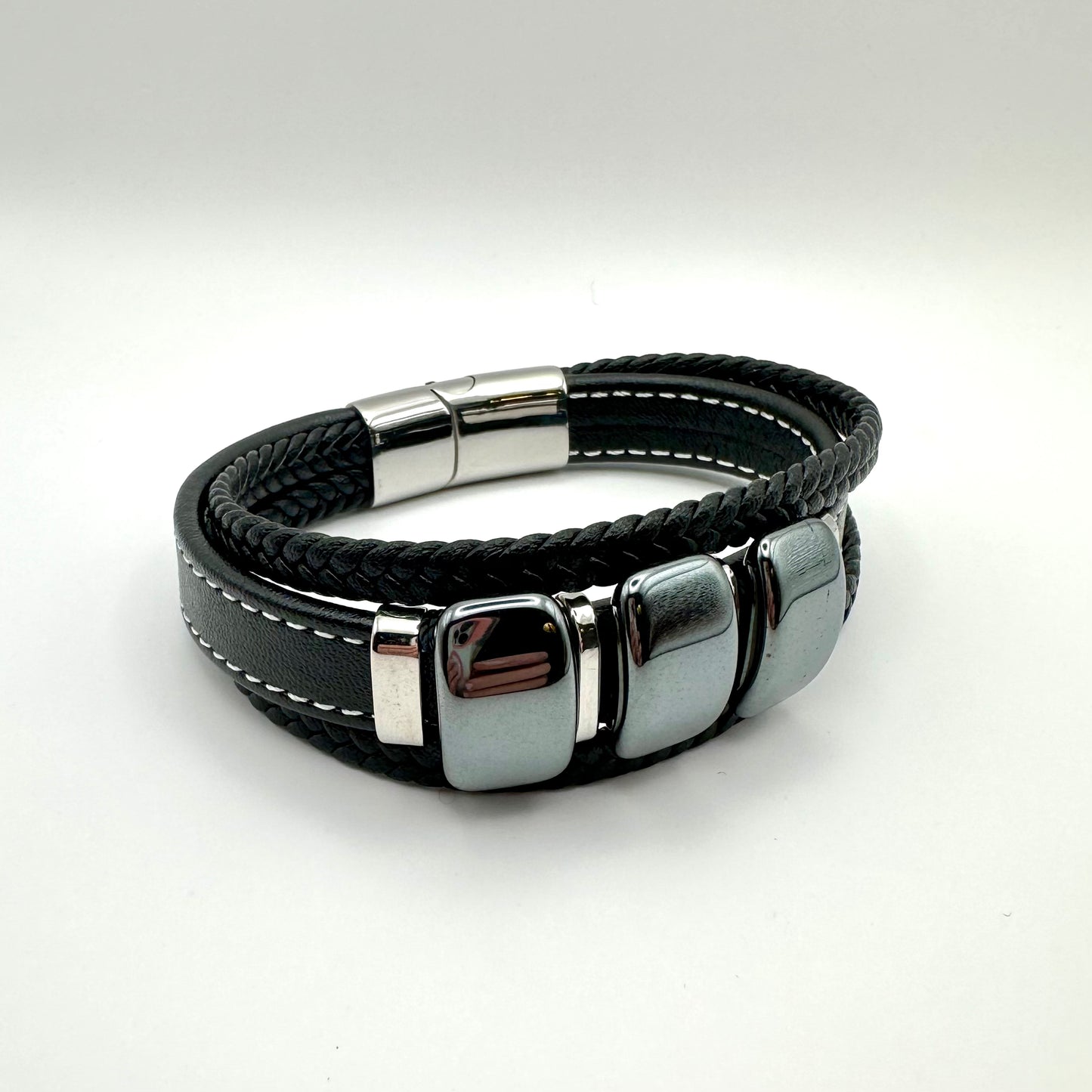 Herren-Armband „Titan Shield“ in Schwarz & Chrom