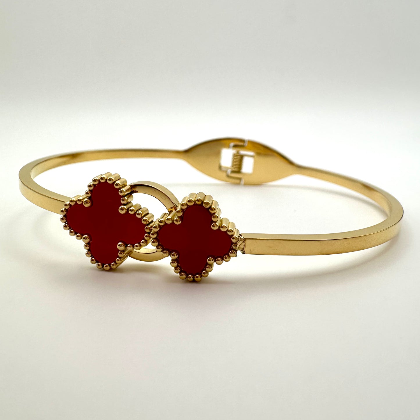 Armreif „Ruby Clover“ in Gold-Optik