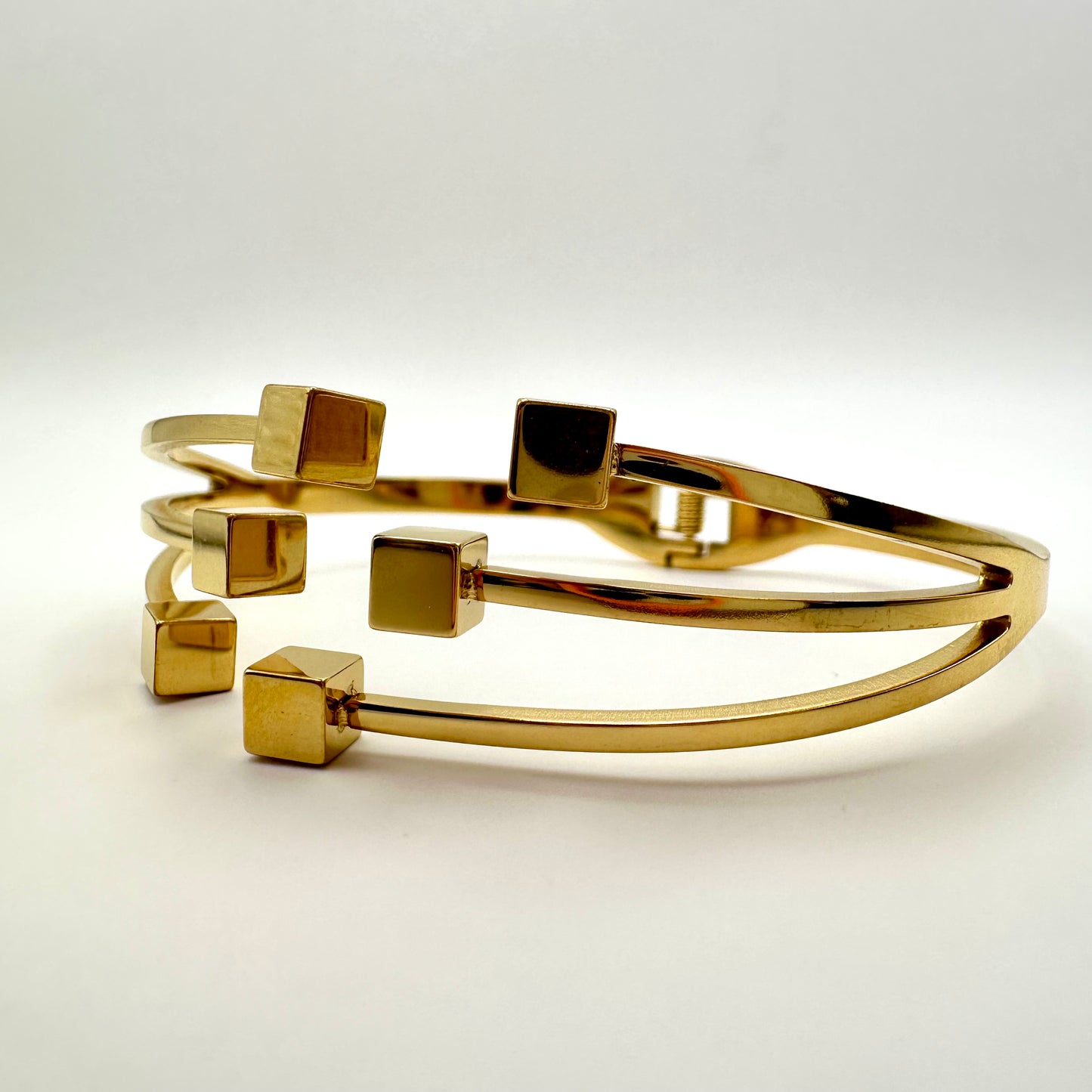 Armreif „Geometric Cubes“ in Gold-Optik