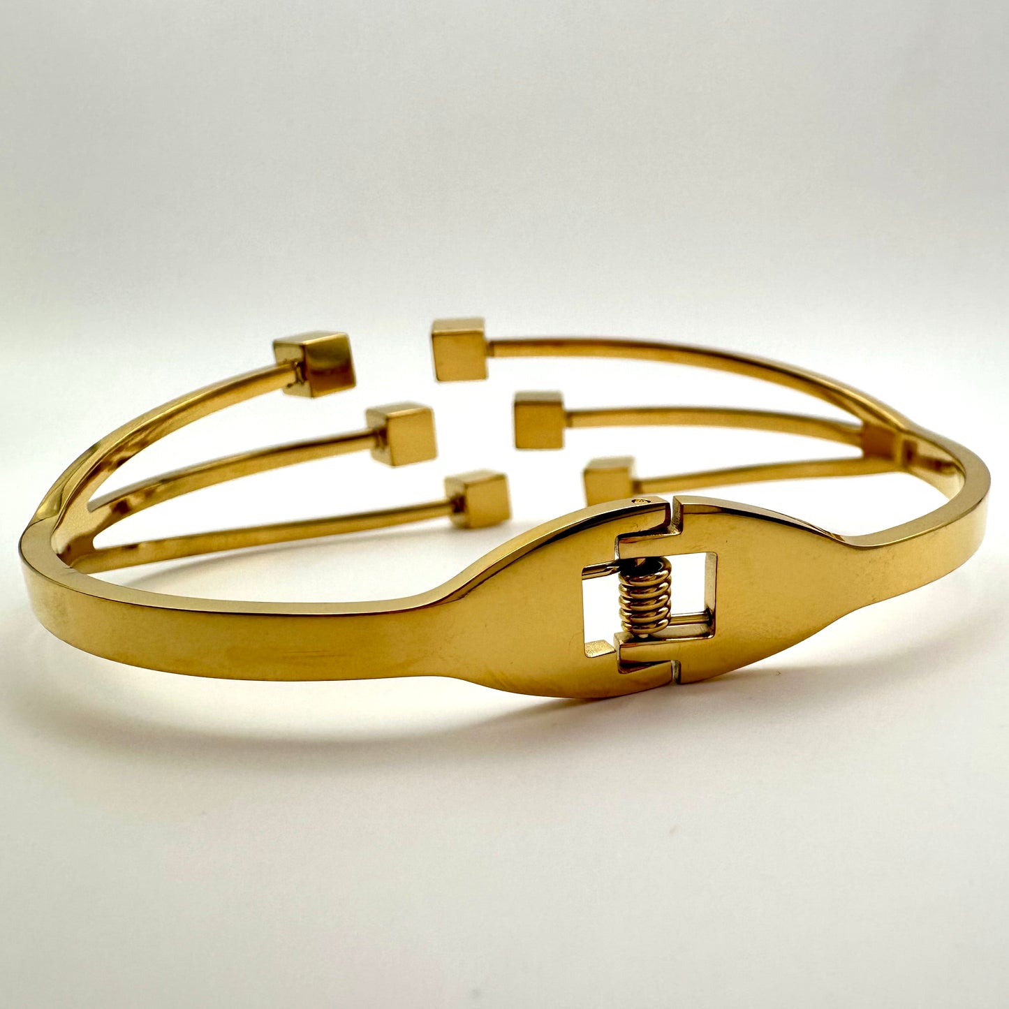 Armreif „Geometric Cubes“ in Gold-Optik