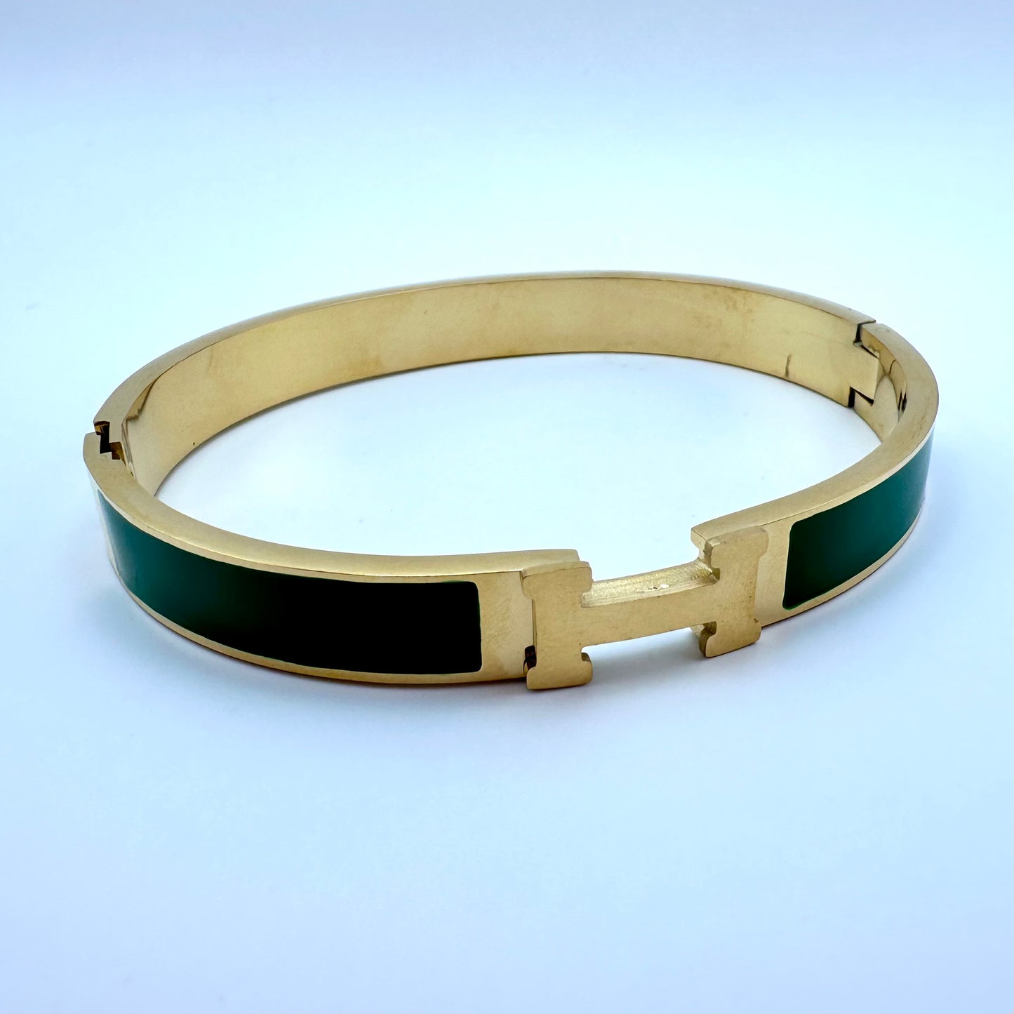 Armreif „Iconic Green“ mit Gold-Finish