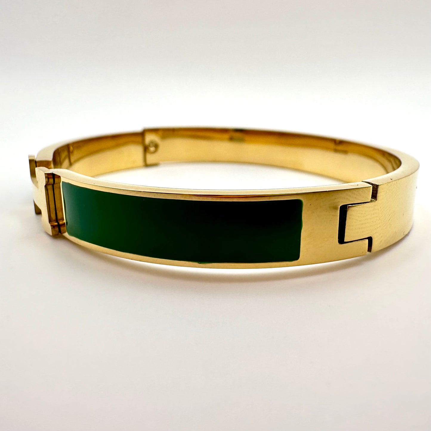 Armreif „Iconic Green“ mit Gold-Finish