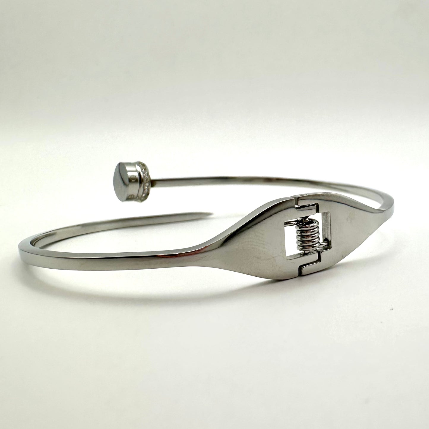Armreif „Industrial Nail“ mit Zirkonia-Akzent