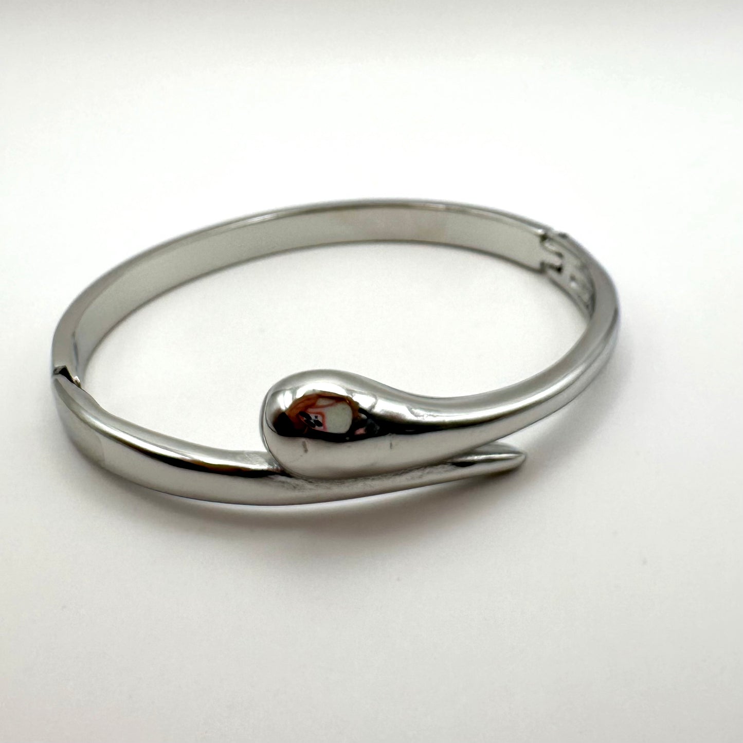 Armreif „Liquid Drop“ in Silber-Optik