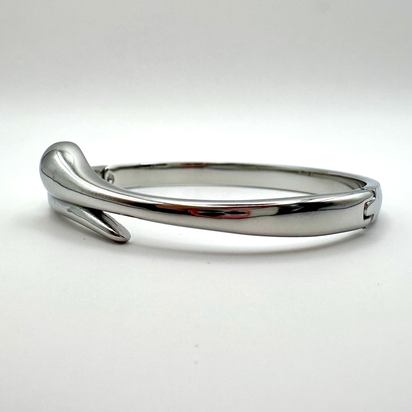 Armreif „Liquid Drop“ in Silber-Optik
