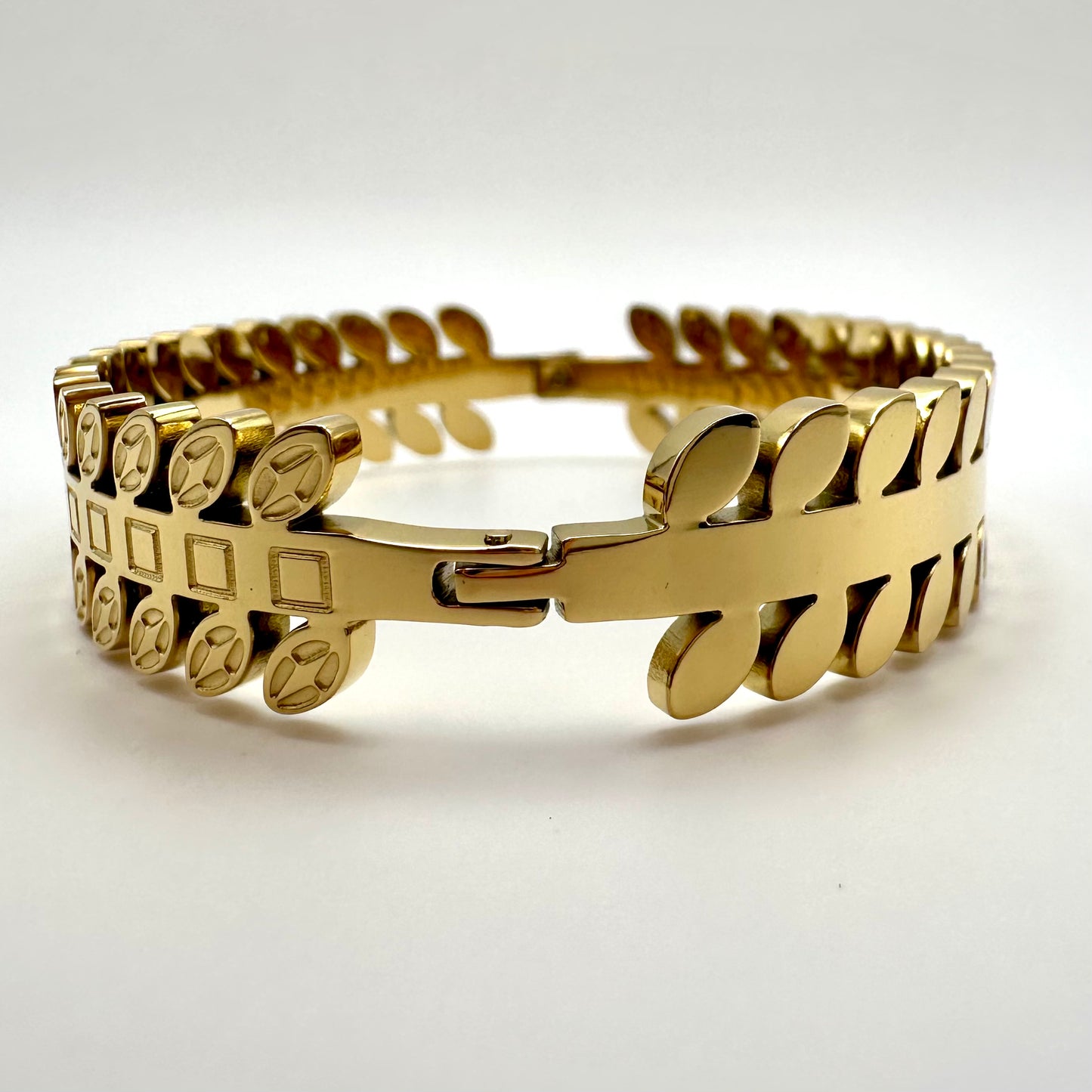 Armreif „Golden Laurel“ mit Blatt-Relief