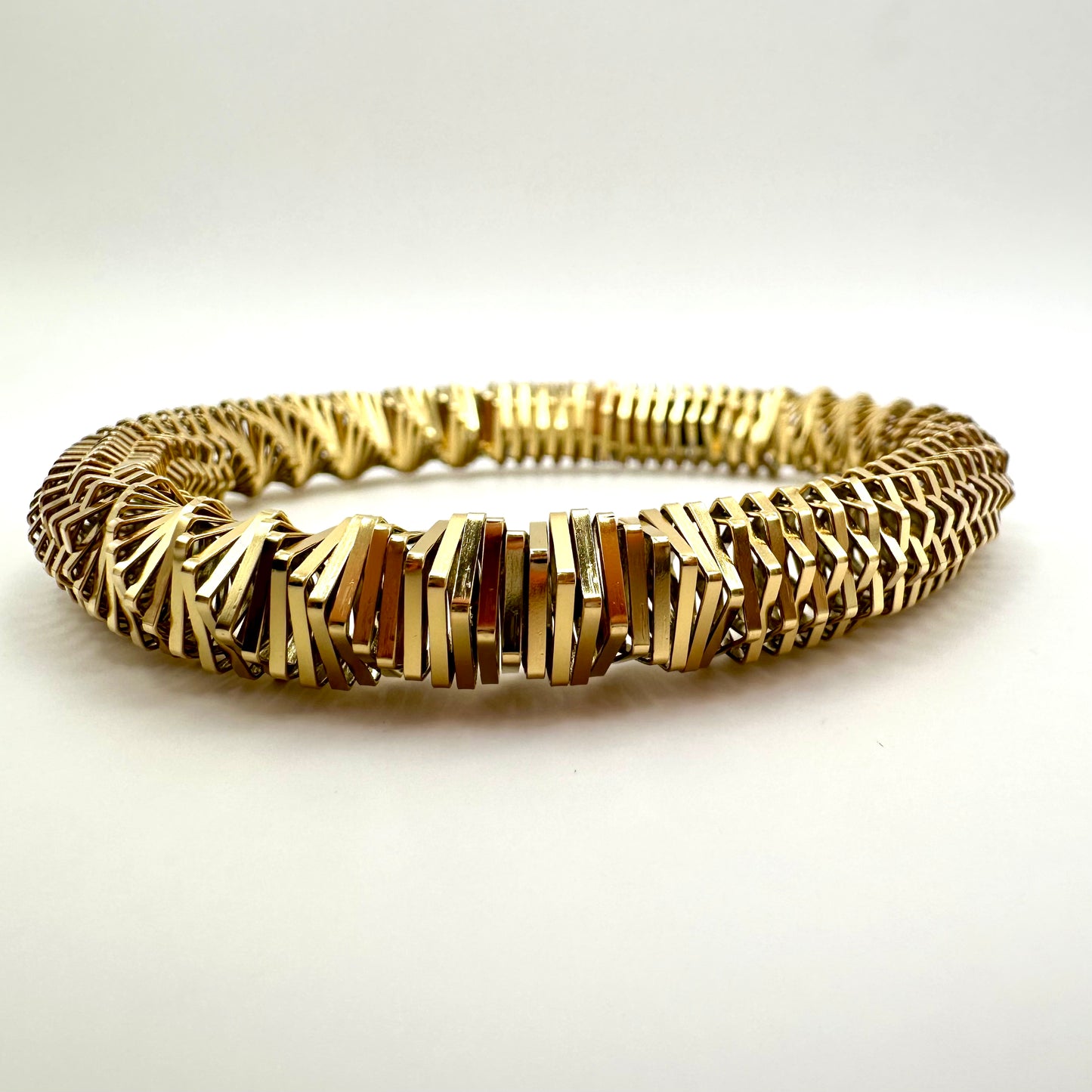 Armreif „Urban Structure“ in Gold-Optik
