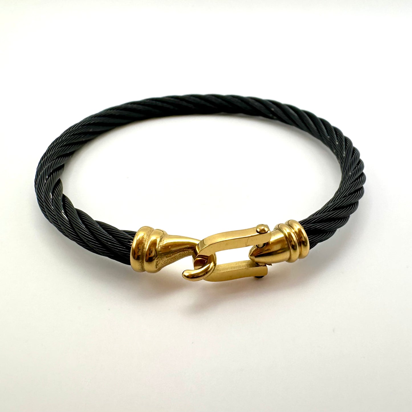 Armreif „Nautical Black & Gold“ mit Hufeisen-Verschluss
