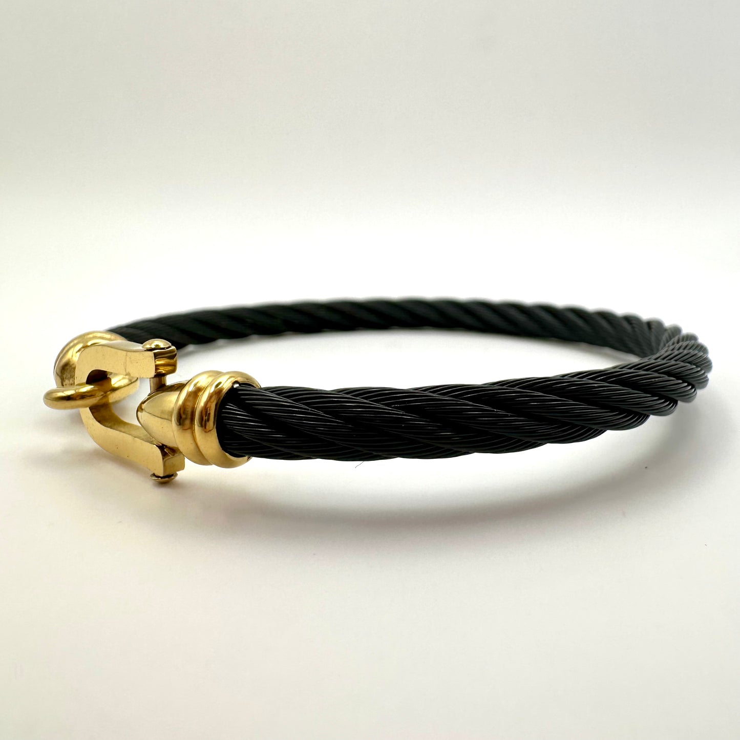 Armreif „Nautical Black & Gold“ mit Hufeisen-Verschluss