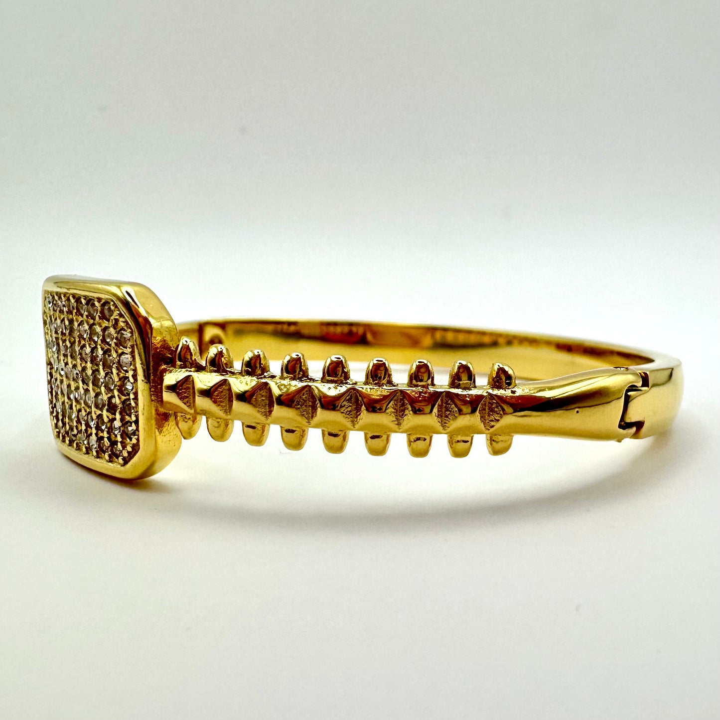 Armreif „Royal Shield“ in Gold-Optik
