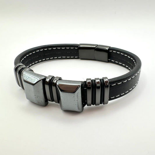 Herren-Lederarmband mit markanten Edelstahl-Elementen