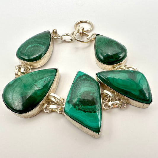 Statement-Armband mit Malachit und Edelstahl – Kraftvolle Kontraste