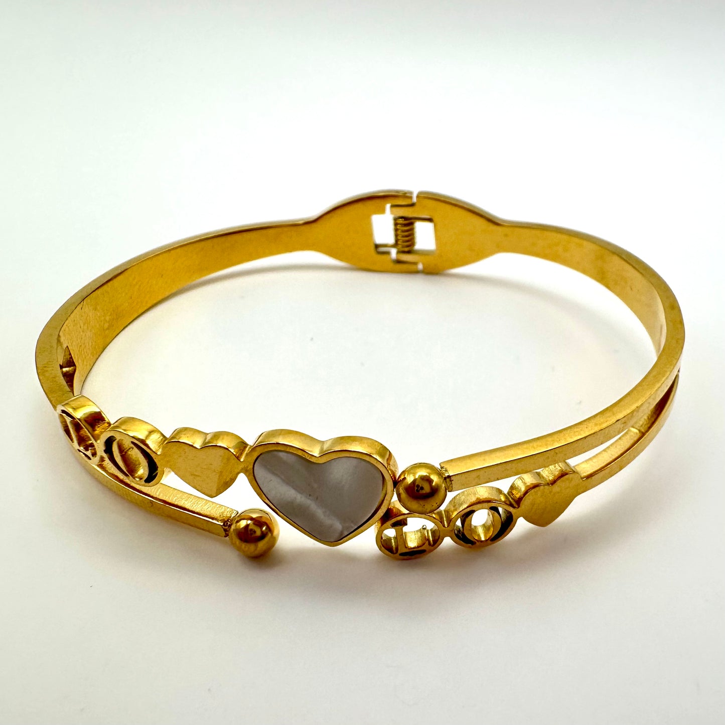 Romantischer Armreif "LOVE" mit Perlmutt-Herz (Gold-Optik)