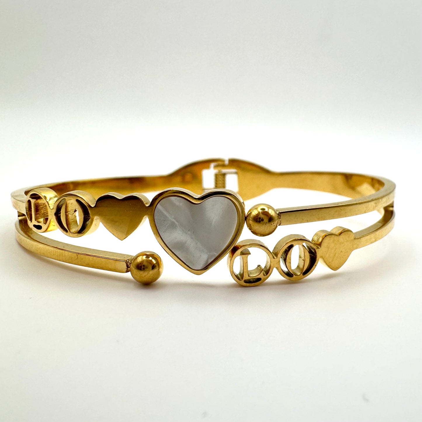 Romantischer Armreif "LOVE" mit Perlmutt-Herz (Gold-Optik)