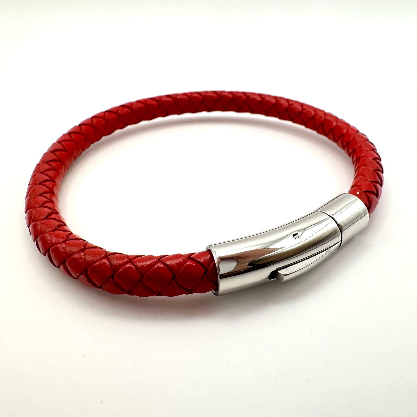 Geflochtenes Lederarmband in Magnetic-Rot
