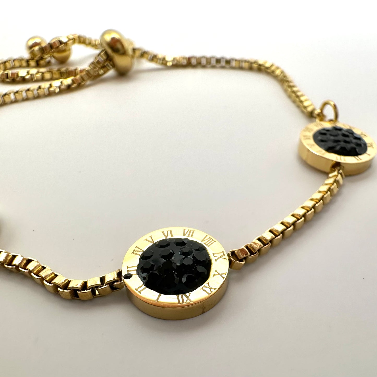 Elegantes Damenarmband mit römischen Zahlen & schwarzen Kristallen