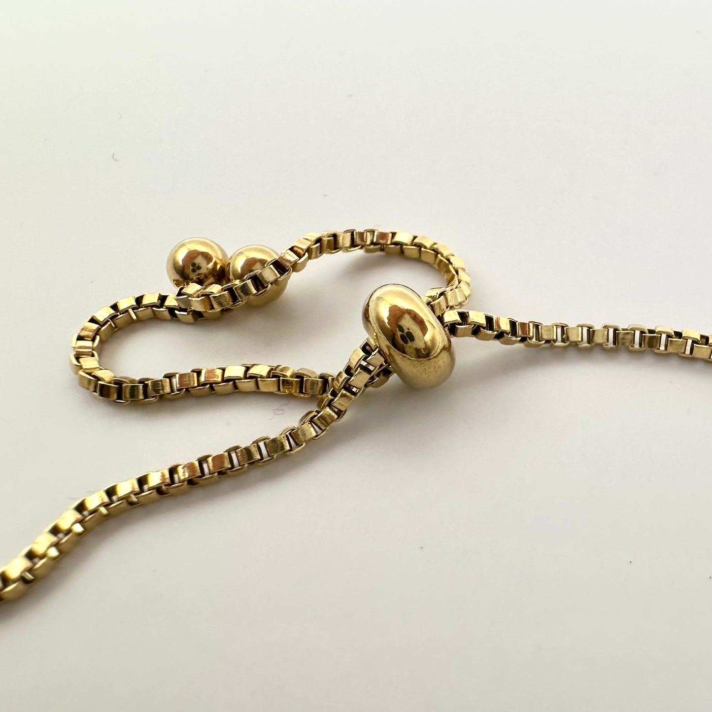 Elegantes Damenarmband mit römischen Zahlen & schwarzen Kristallen