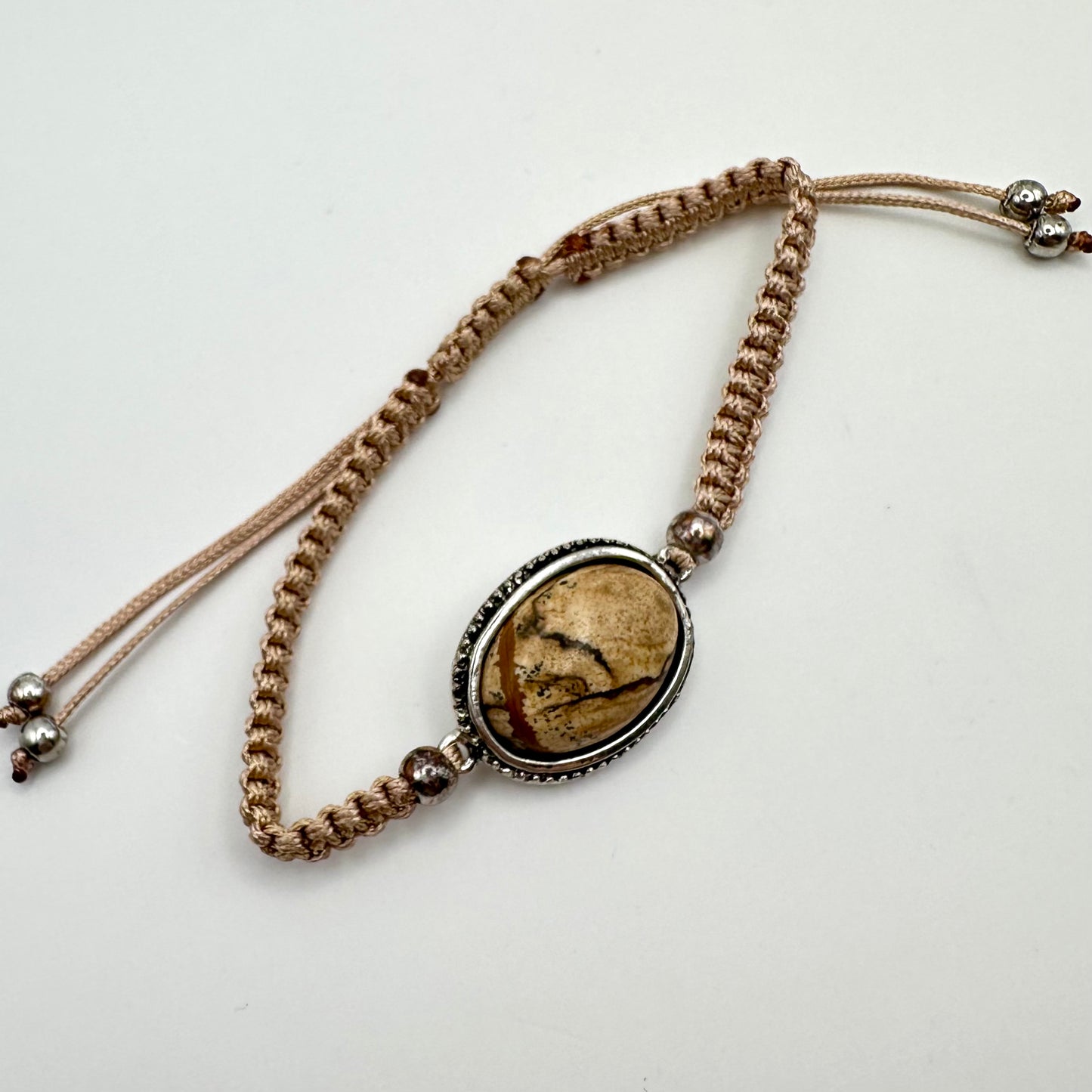 Damen-Armband mit Jaspis-Naturstein im Makramee-Stil