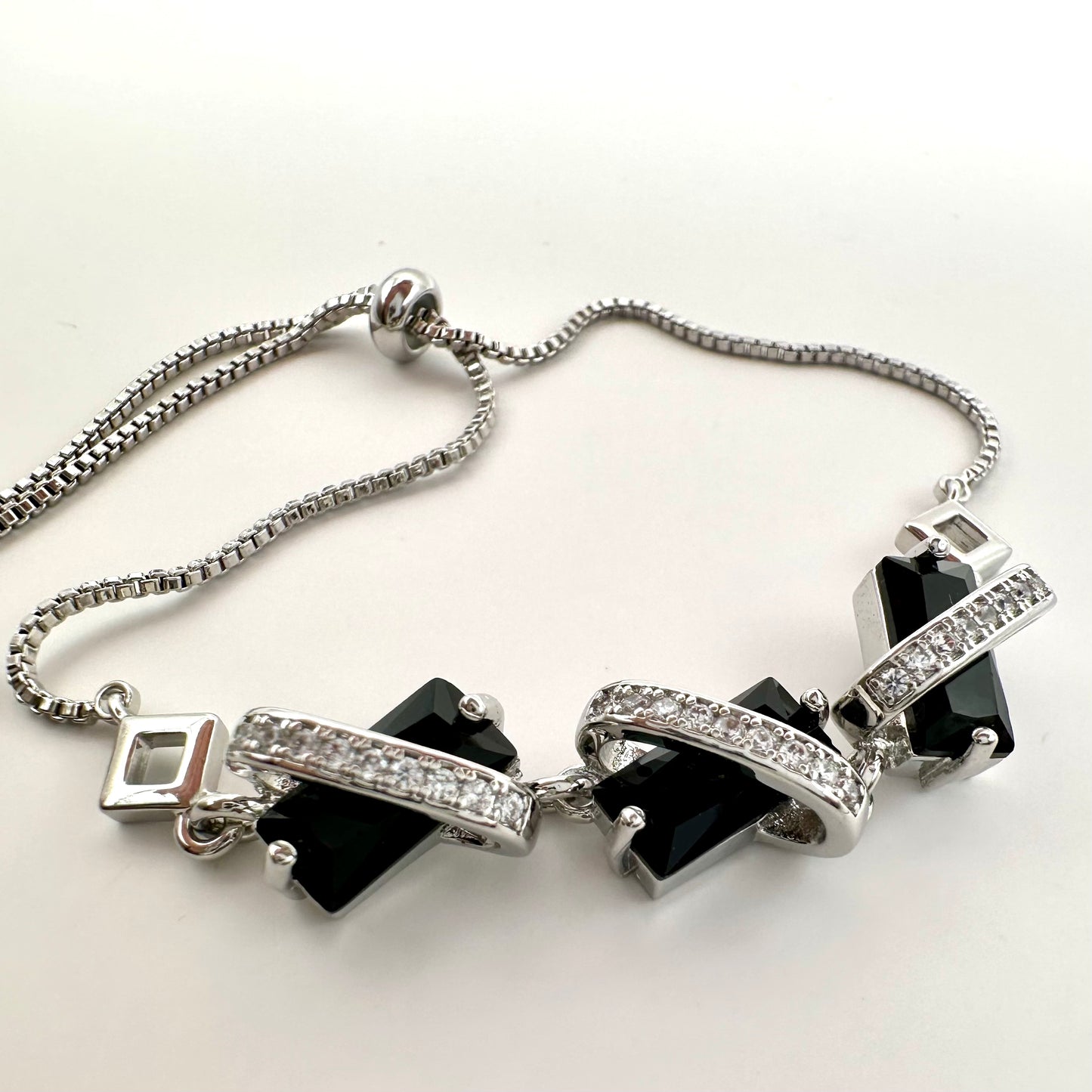 Damen-Armband "Midnight Elegance" mit schwarzen Kristallen