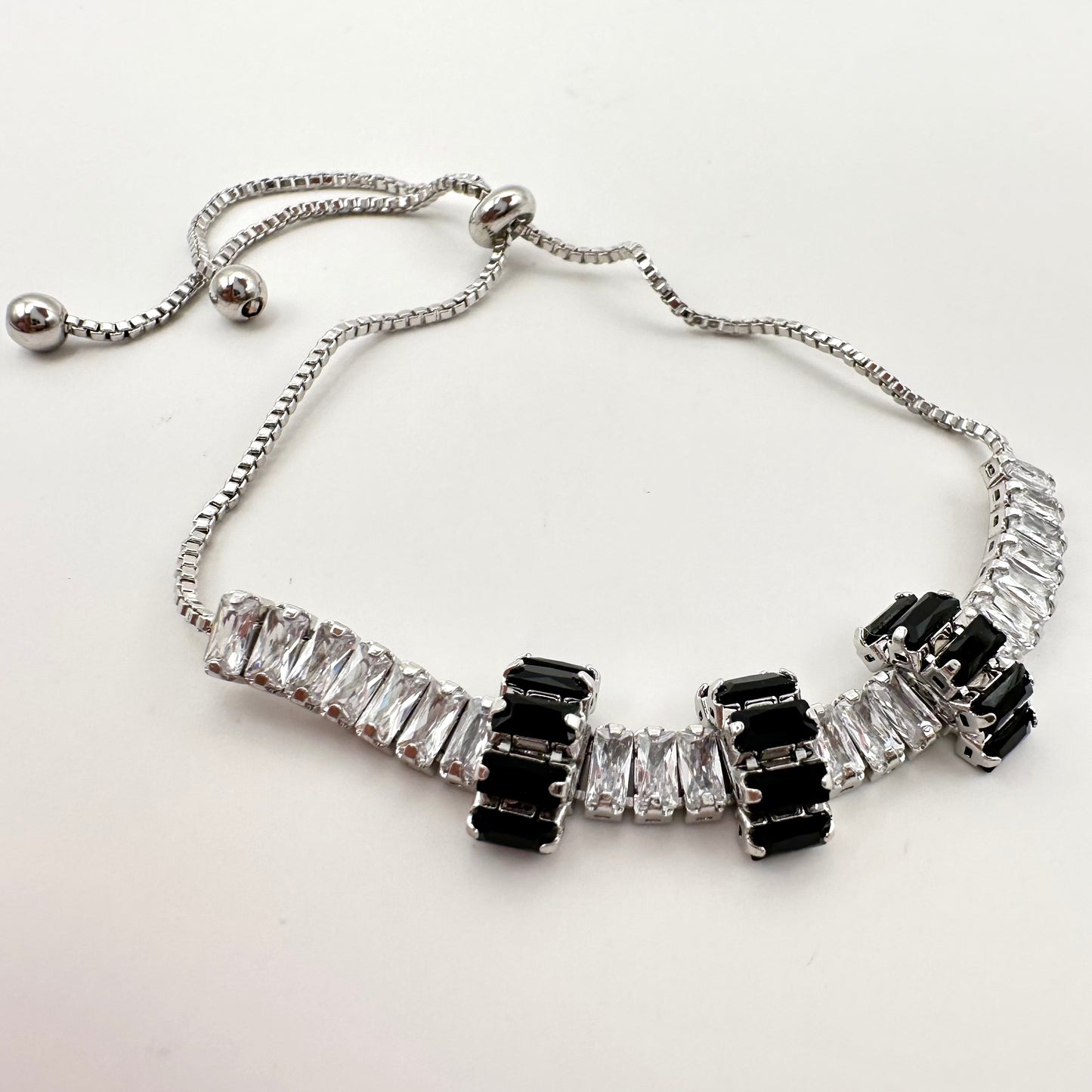 Damen-Armband "Baguette Royal" mit Schwarz-Weiß-Kontrast