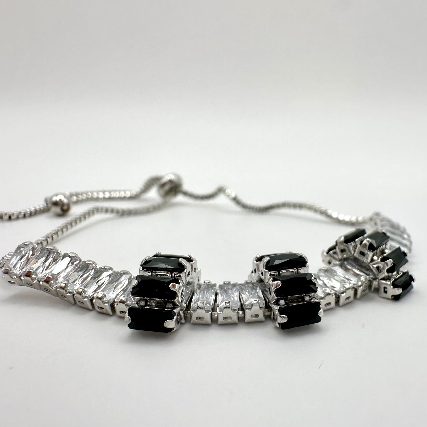 Damen-Armband "Baguette Royal" mit Schwarz-Weiß-Kontrast