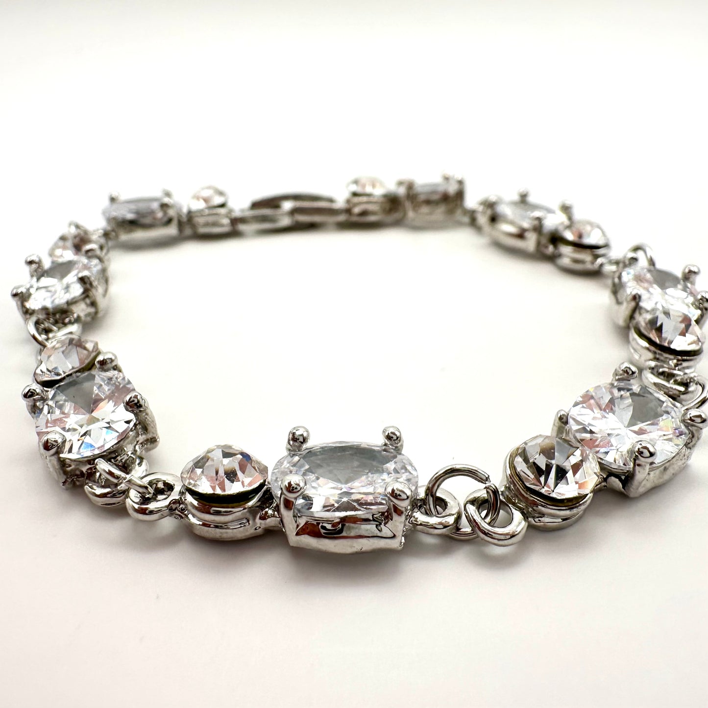 Damen-Armband „Teardrop Elegance“ mit Zirkonia-Besatz