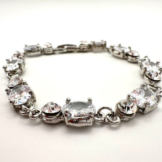 Damen-Armband „Teardrop Elegance“ mit Zirkonia-Besatz