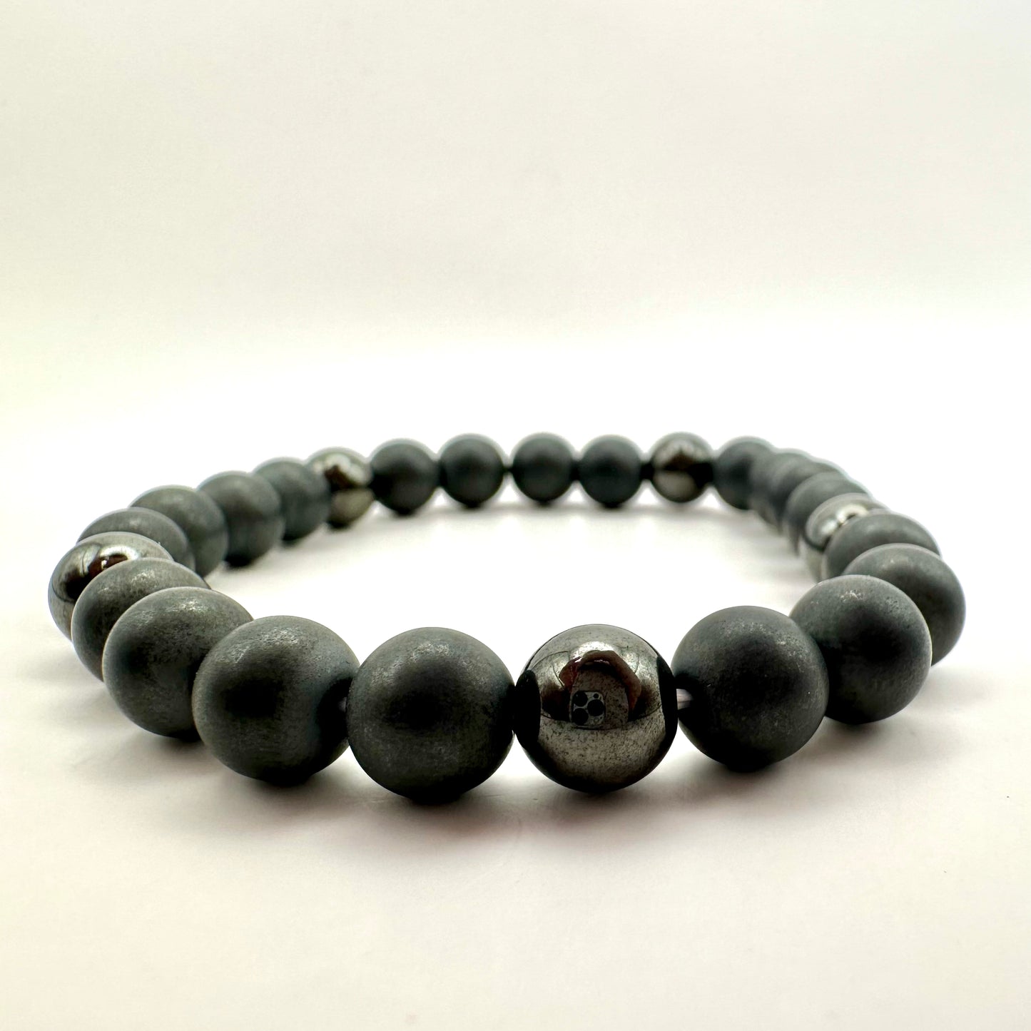 Hämatit-Armband – Matte & Polierte Kontraste
