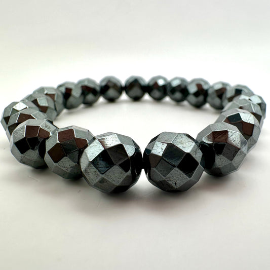 Hämatit-Armband – Geometrische Eleganz