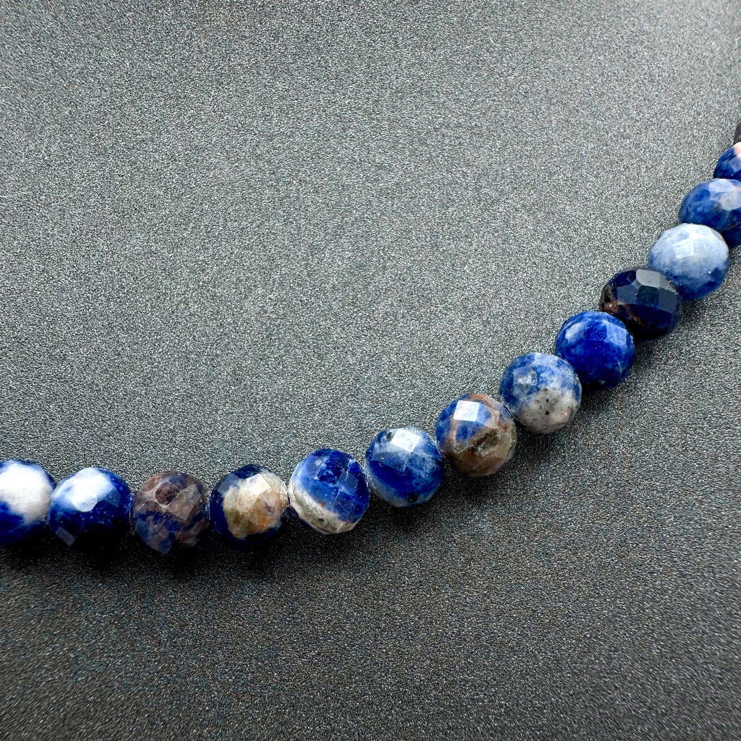 Schmuck-Set aus facettiertem Sodalith (Halskette & Armband)