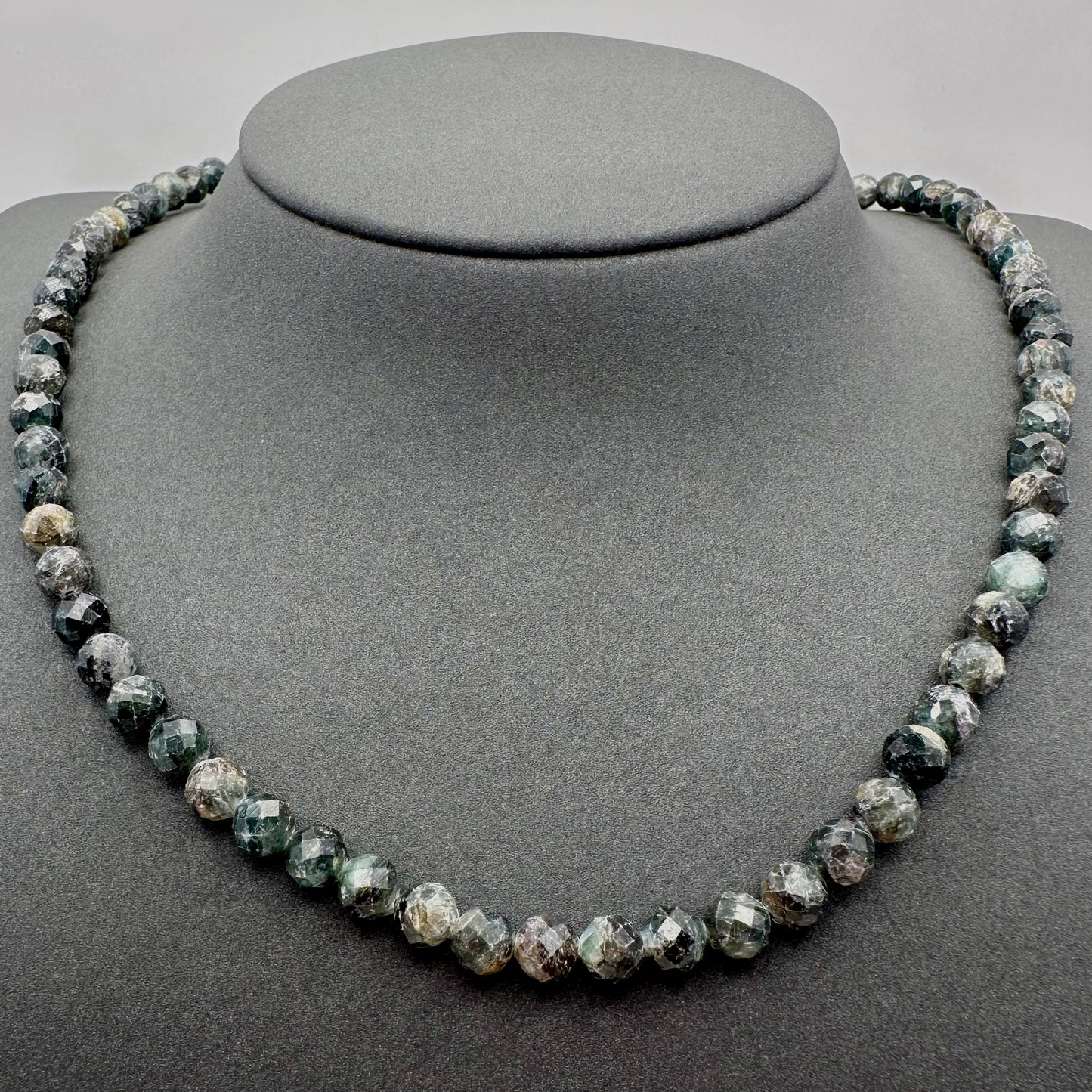 Schmuck-Set aus facettiertem Seraphinit (Halskette & Armband)