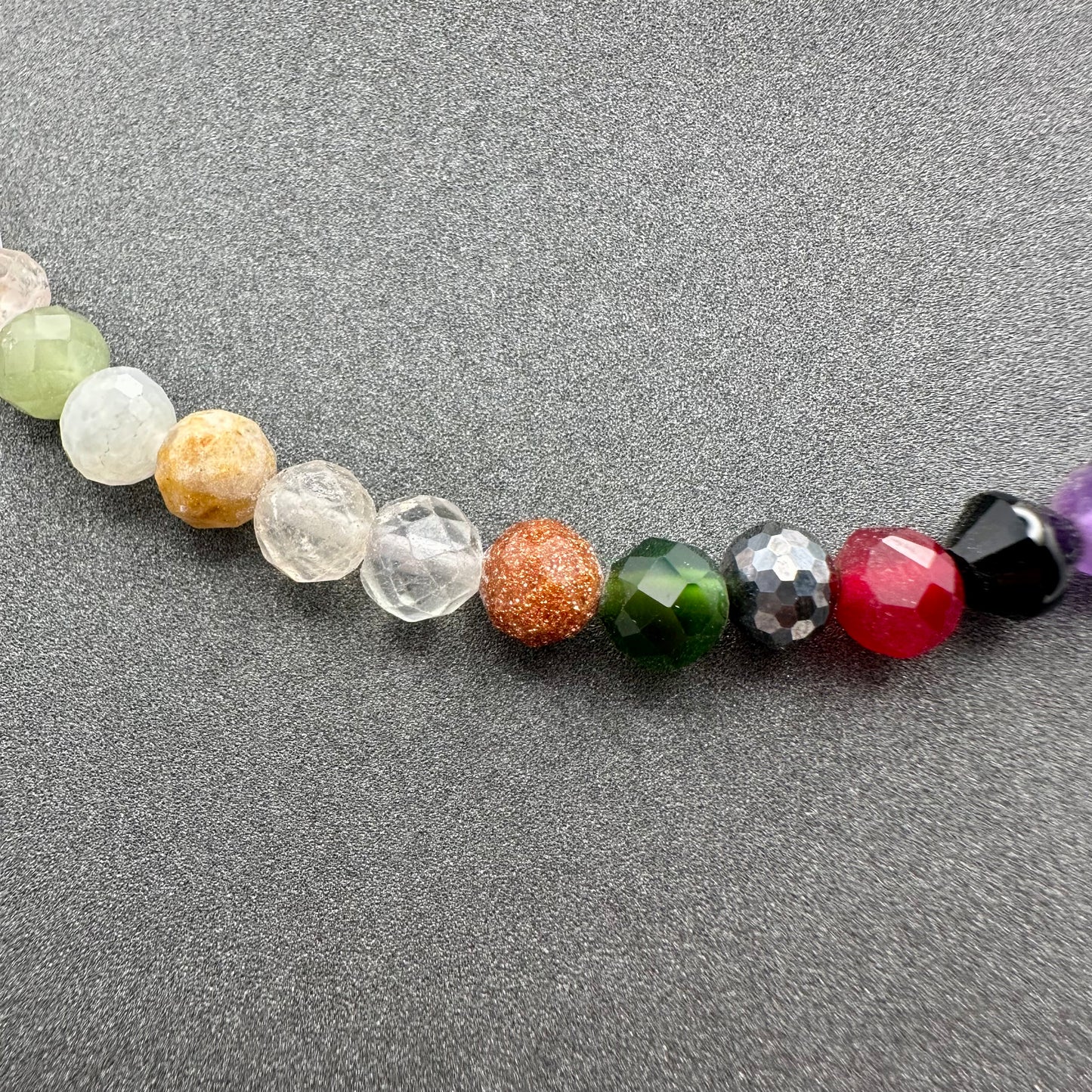 Edelstein-Mix Schmuck-Set: Farbenвіelfalt & Eleganz (Halskette & Armband)
