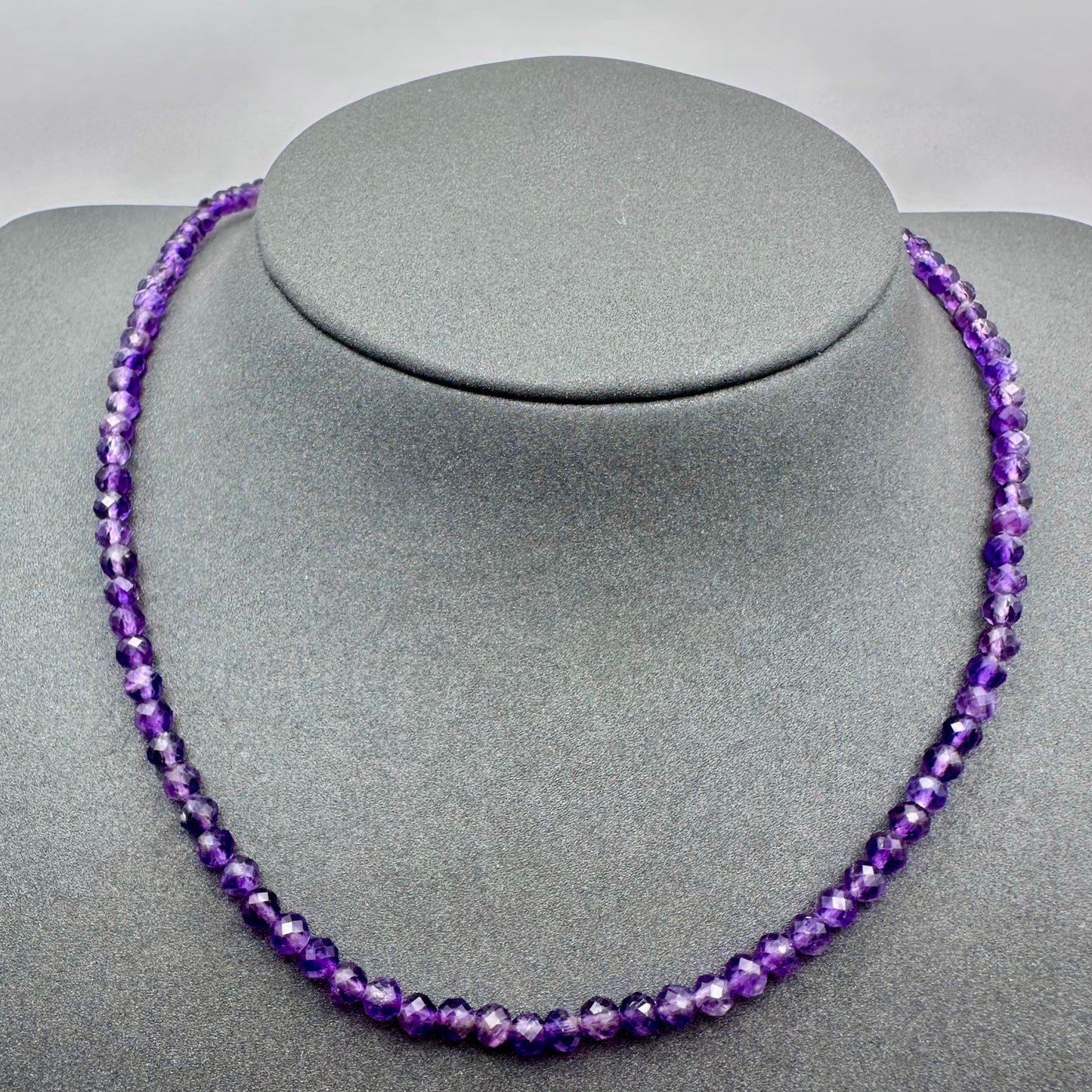 Schmuck-Set aus facettiertem Amethyst (Halskette & Armband)