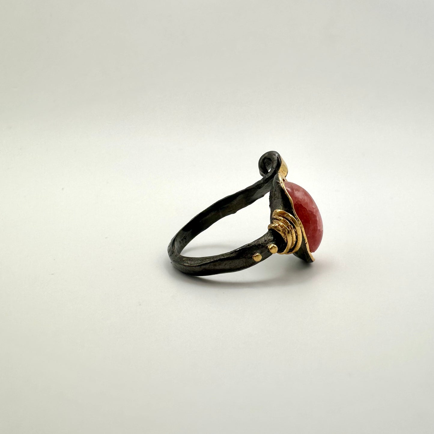 Ring mit Rhodochrosit – Kunstvolles Unikat