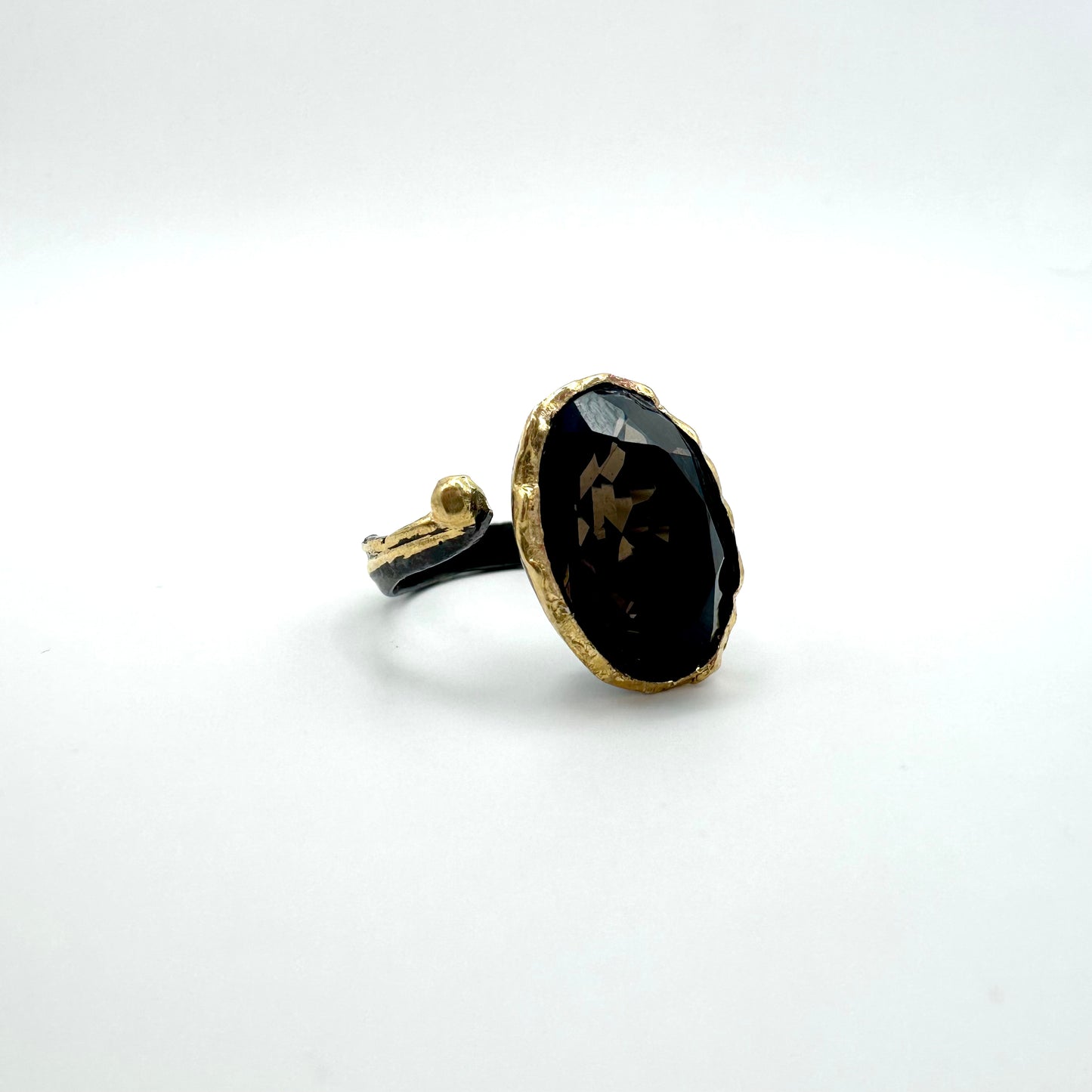 Verstellbarer Ring mit Phantomquarz – Eine Welt im Stein