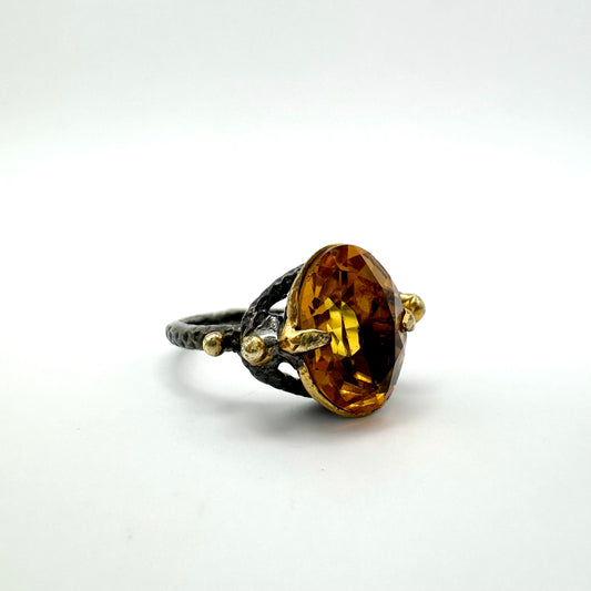 Ring mit Citrin – Goldener Glanz