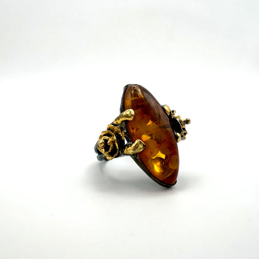 Ring mit Bernstein – Warme Leuchtkraft