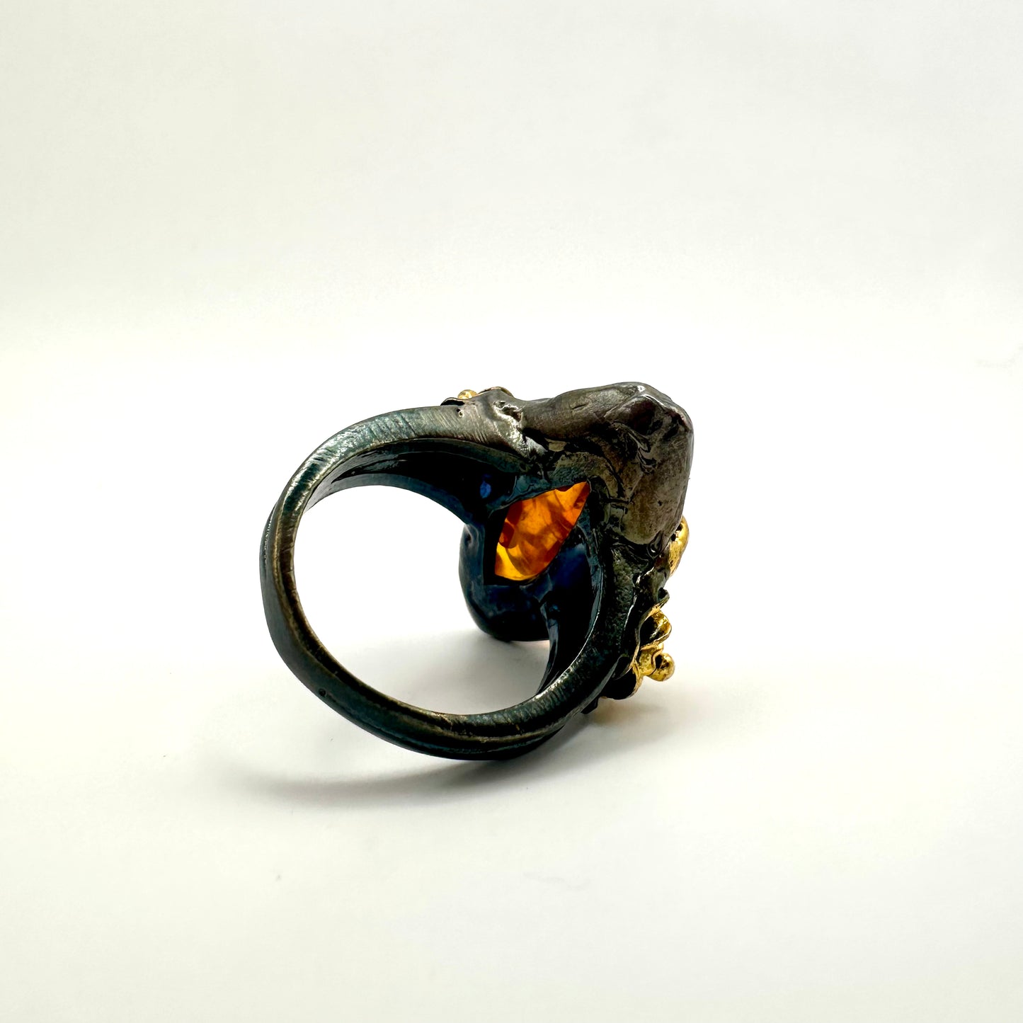 Ring mit Bernstein – Warme Leuchtkraft