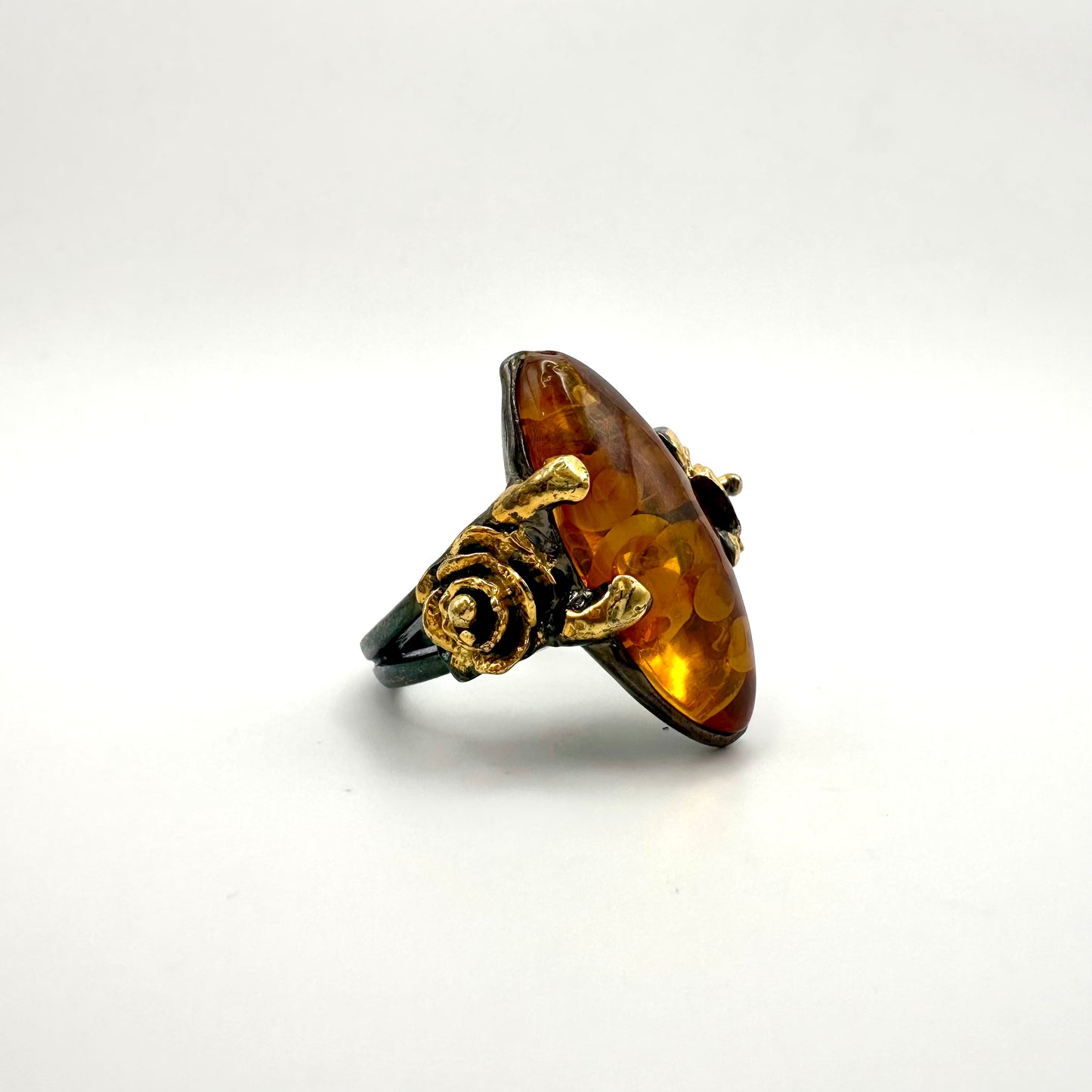 Ring mit Bernstein – Warme Leuchtkraft