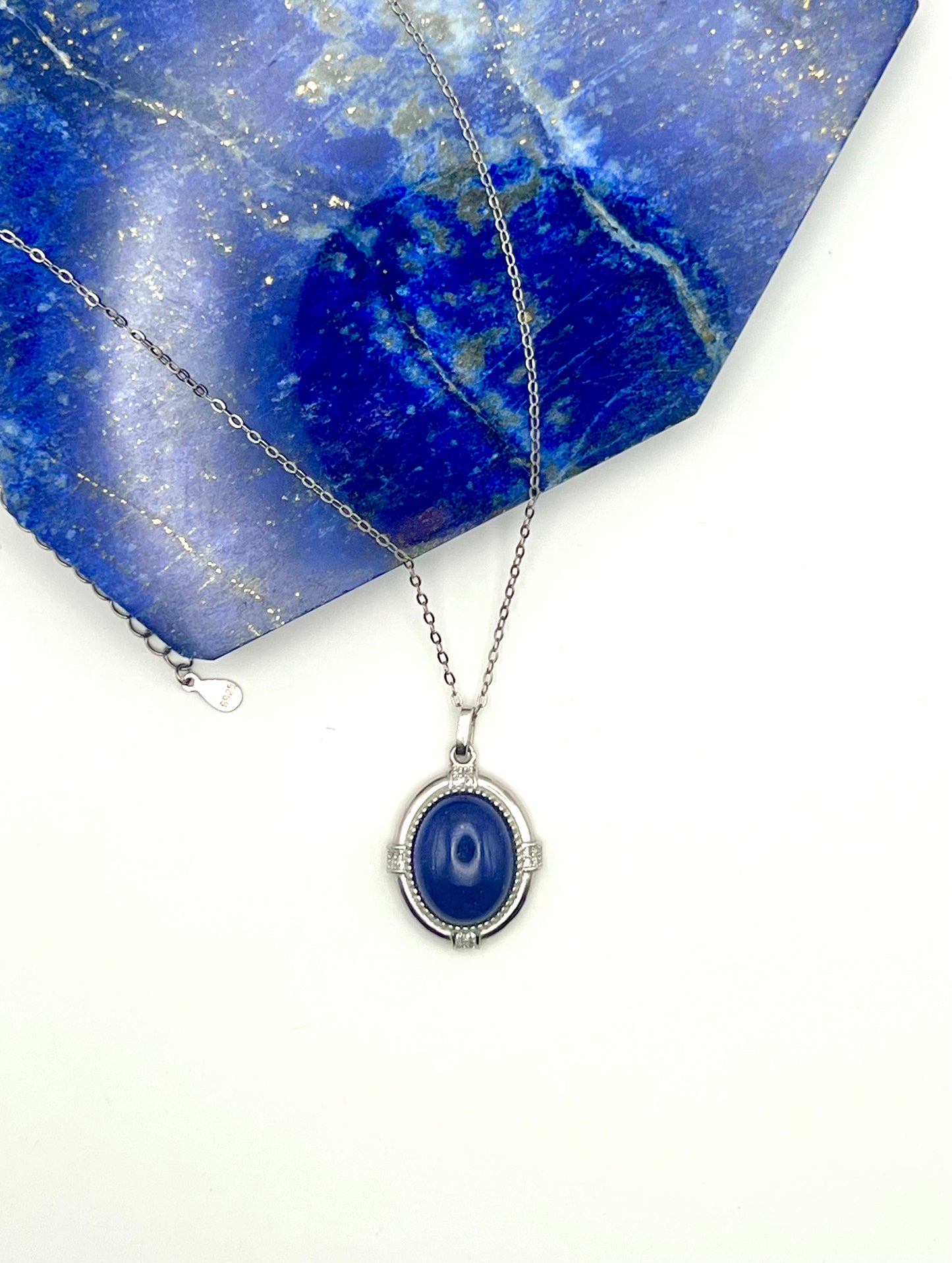 Zeitloser Anhänger mit Kette aus hochwertigem 925er Silber