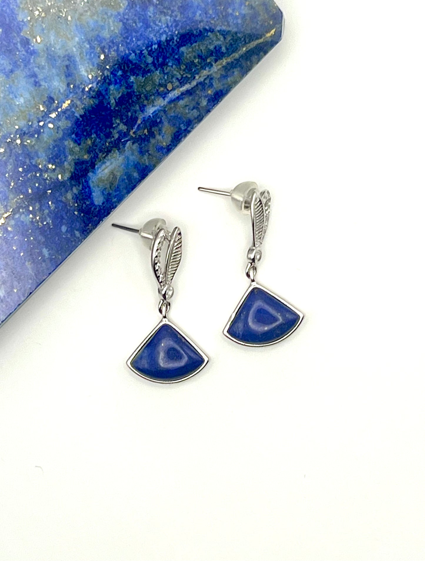 Ohrschmuck mit tiefblauem Lapislazuli