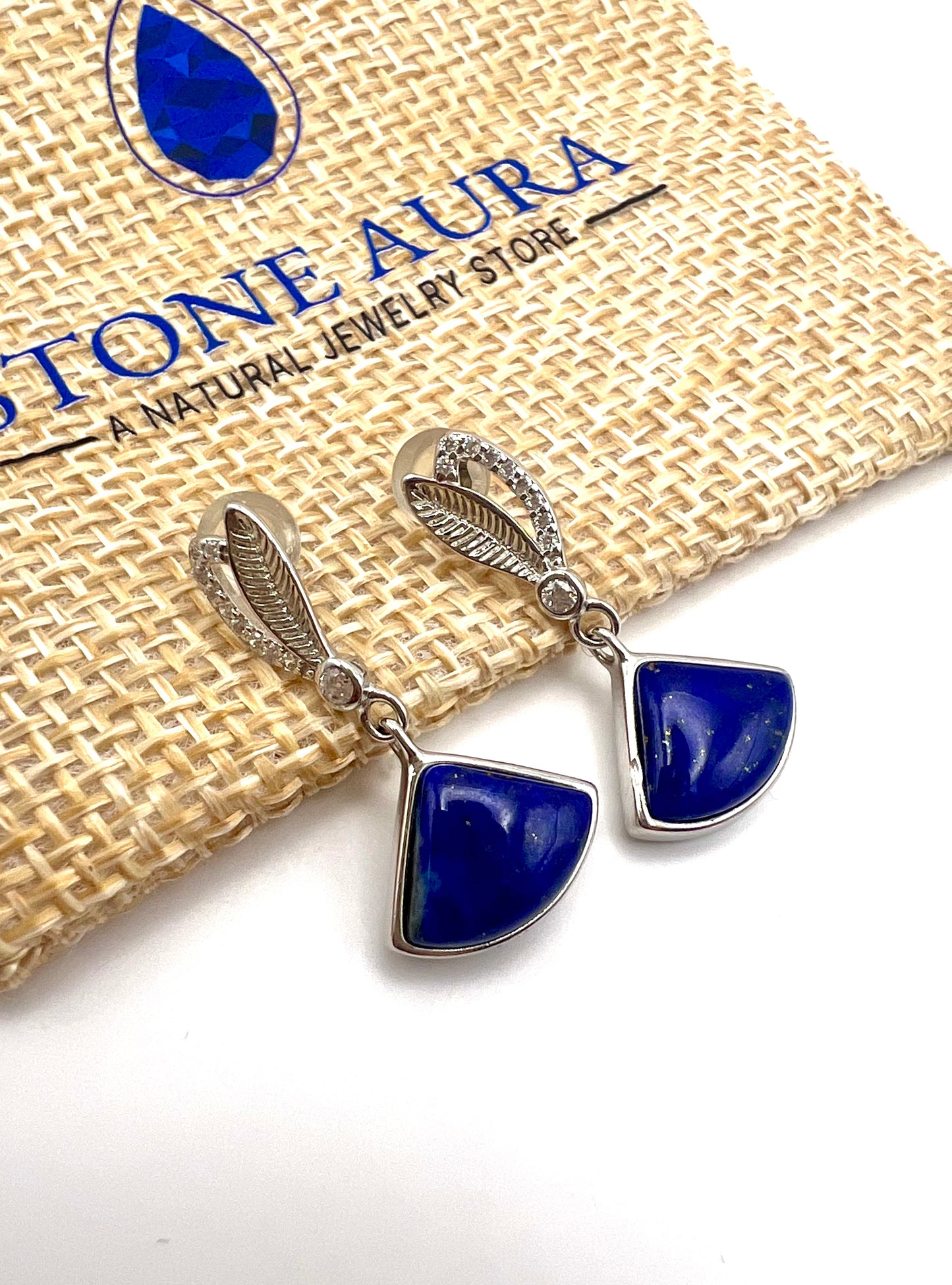 Ohrschmuck mit tiefblauem Lapislazuli