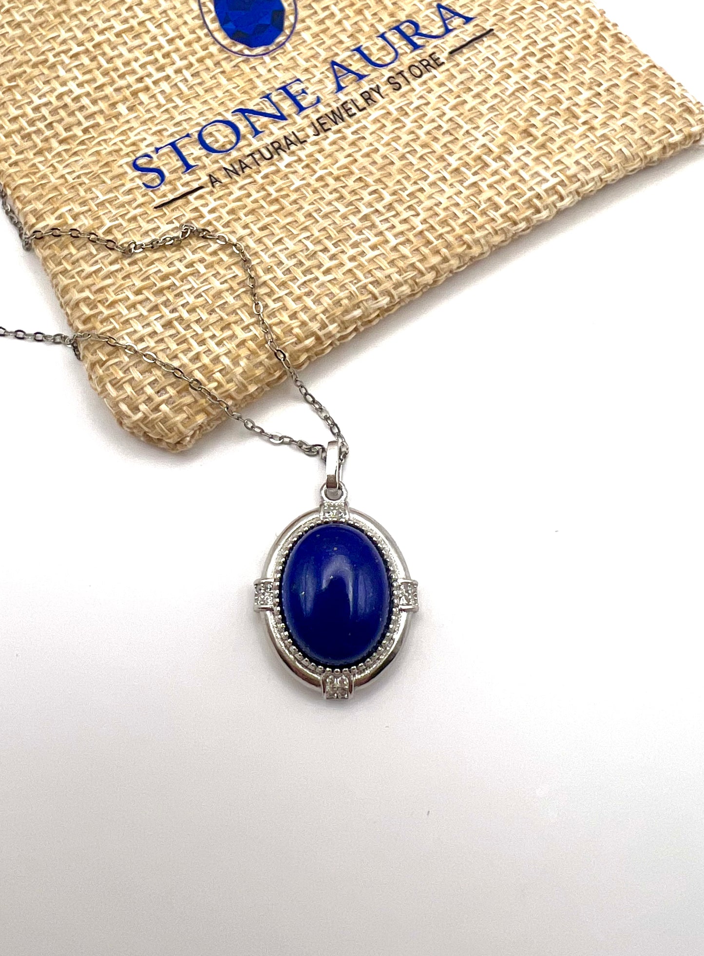 Zeitloser Anhänger mit Kette aus hochwertigem 925er Silber