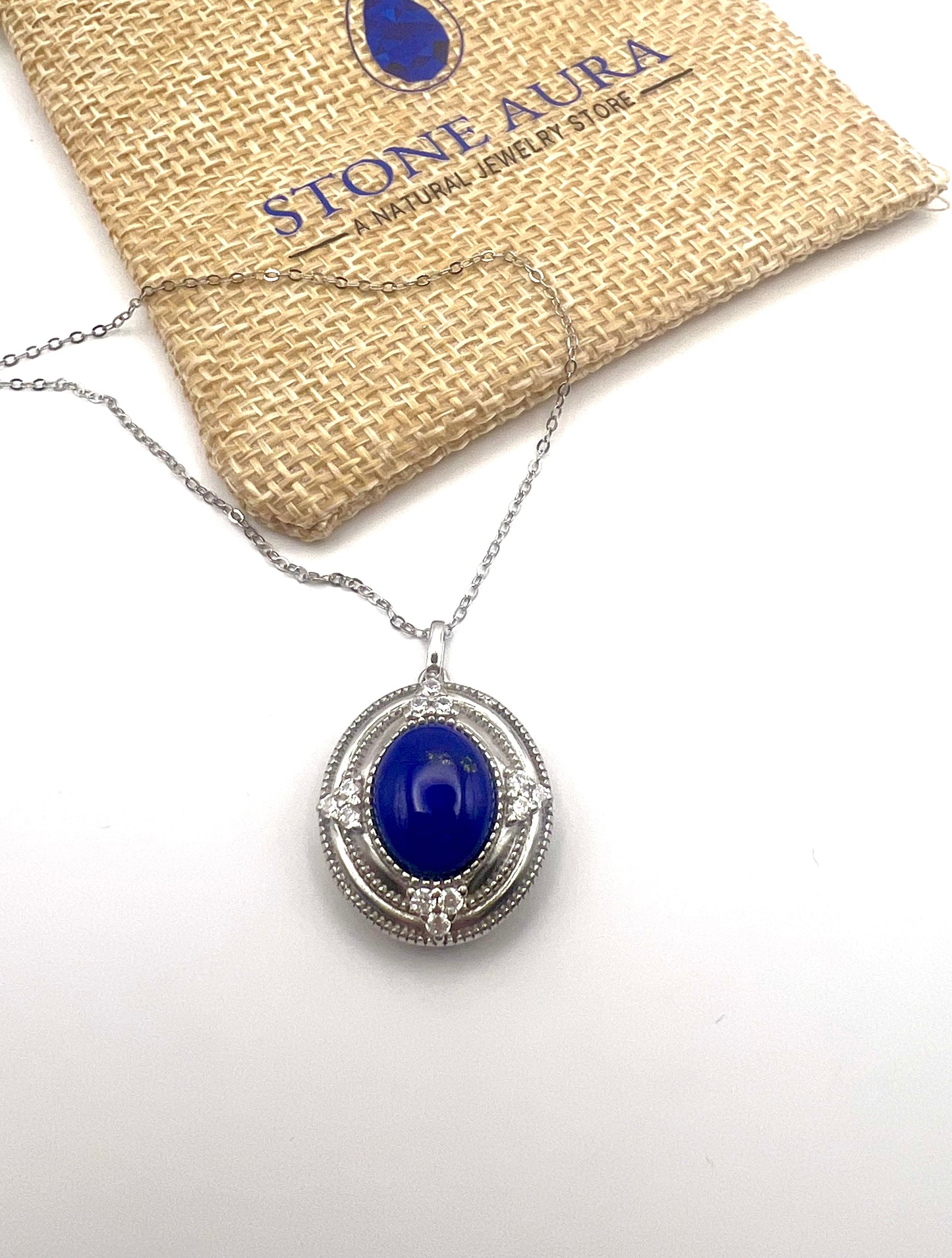 Halskette aus 925 Sterling Silber mit einem faszinierenden Lapislazuli-Anhänger