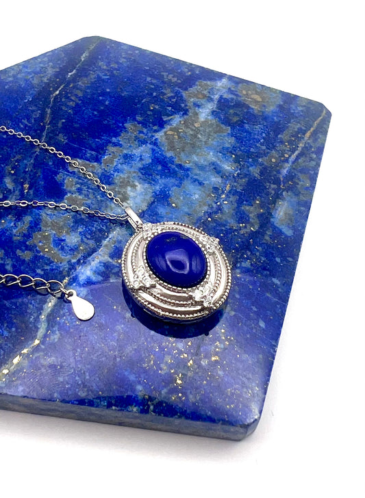 Halskette aus 925 Sterling Silber mit einem faszinierenden Lapislazuli-Anhänger